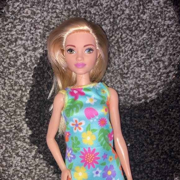 Barbie - Picture 2 of 5